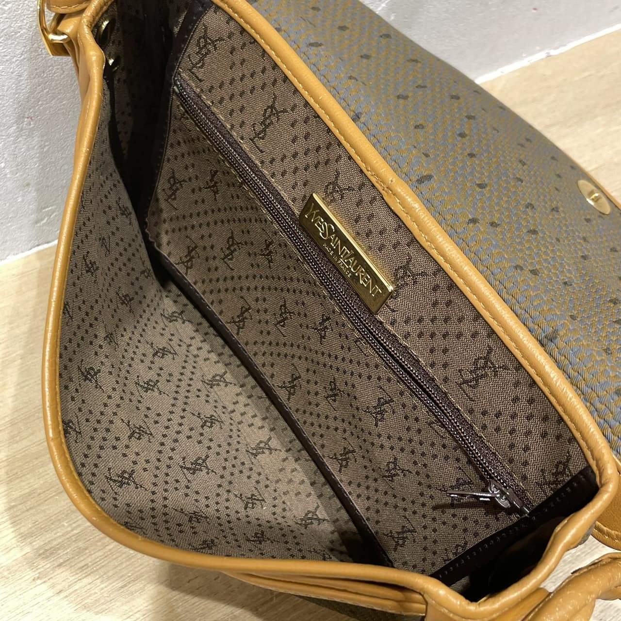 vintage YVES SAINT LAURENT(イヴ・サンローラン）ショルダーバッグ