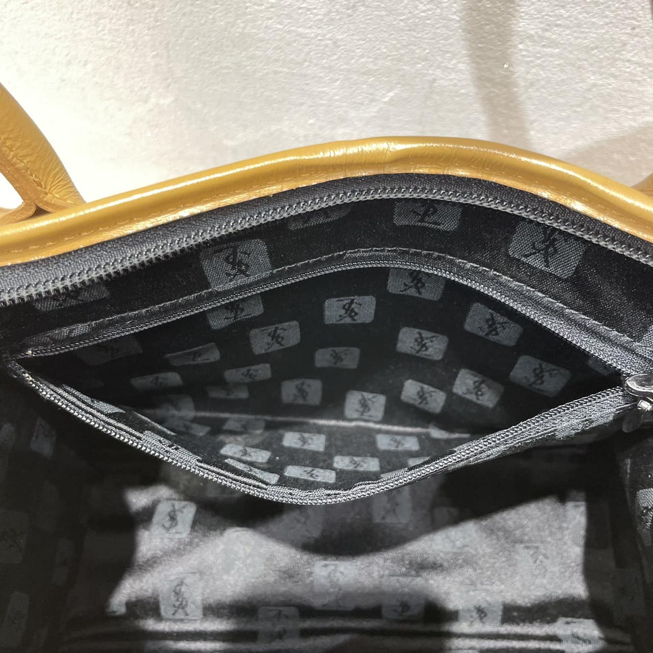vintage YVES SAINT LAURENT〈イヴ・サンローラン〉ハンドバッグ2