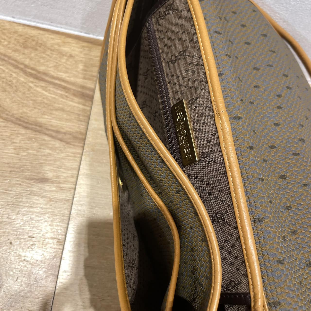 vintage YVES SAINT LAURENT(イヴ・サンローラン）ショルダーバッグ