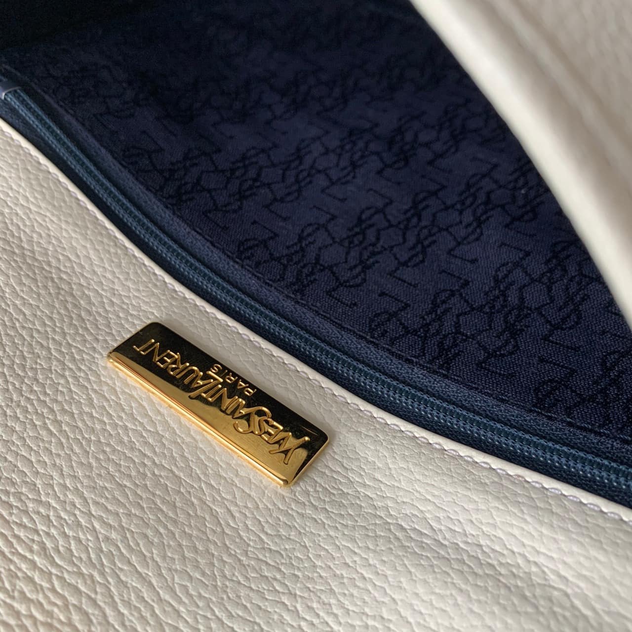 vintage YVES SAINT LAURENT〈ヴィンテージサンローラン〉 ショルダーバッグ