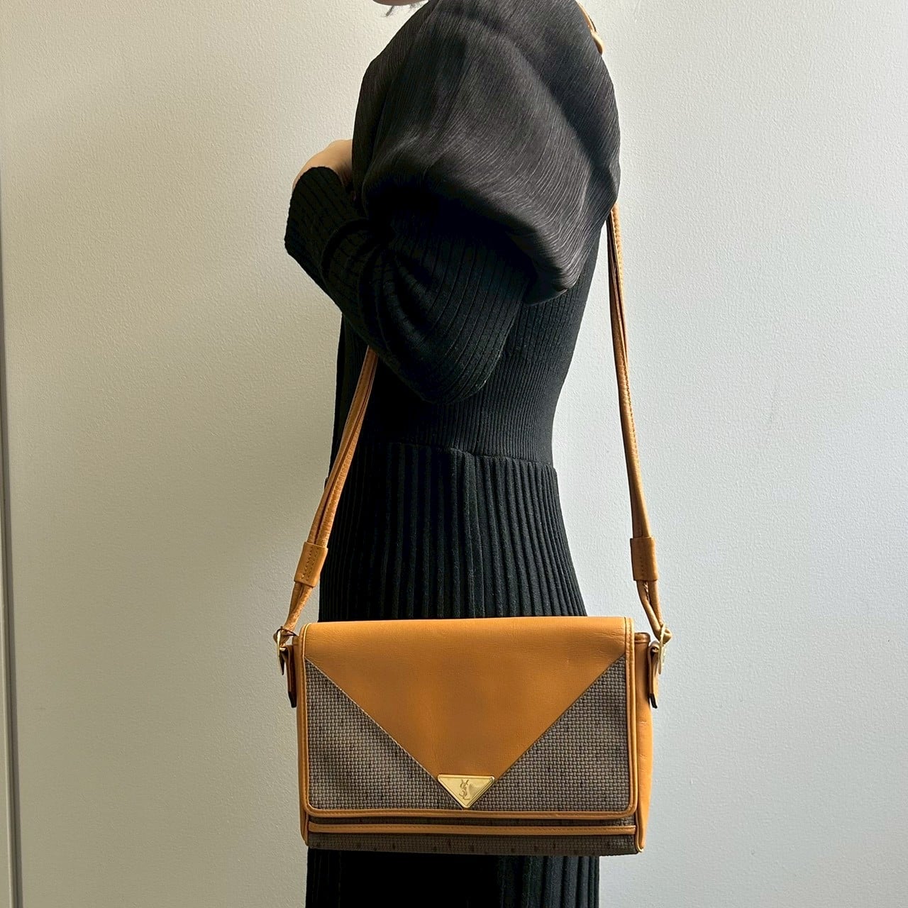vintage YVES SAINT LAURENT(イヴ・サンローラン）ショルダーバッグ