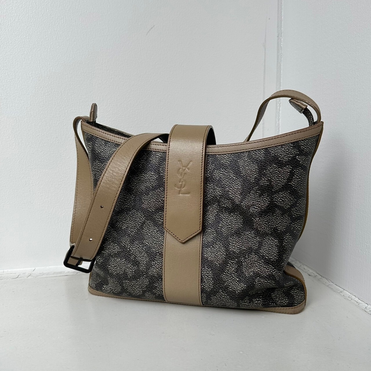 vintage YVES SAINT LAURENT〈イヴ・サンローラン〉ショルダーバッグ