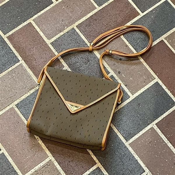 vintage YVES SAINT LAURENT〈イヴ・サンローラン〉ショルダーバッグ