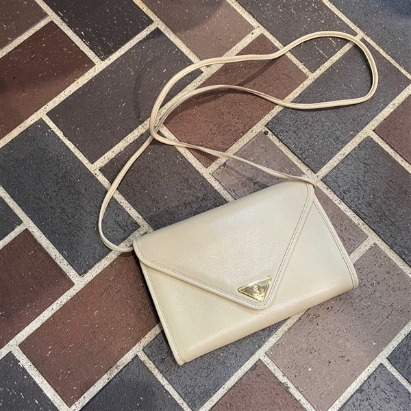 vintage YVES SAINT LAURENT(イヴ・サンローラン）ショルダーバッグ