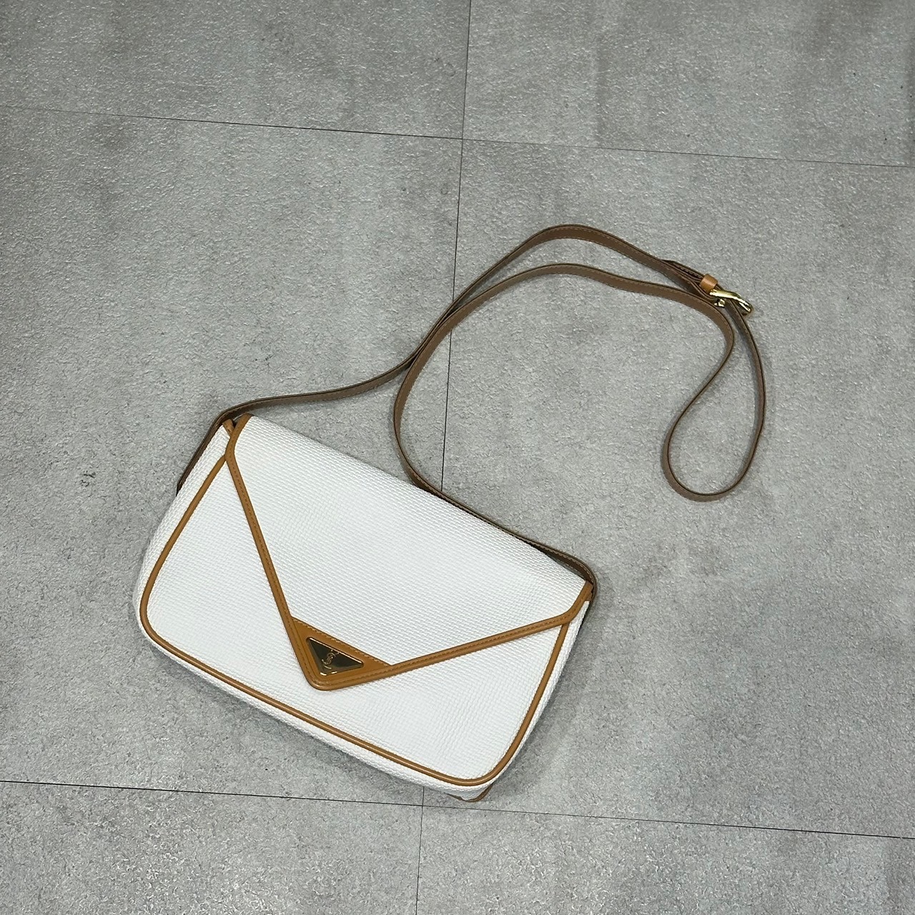 vintage YVES SAINT LAURENT〈イヴ・サンローラン〉ショルダーバッグ