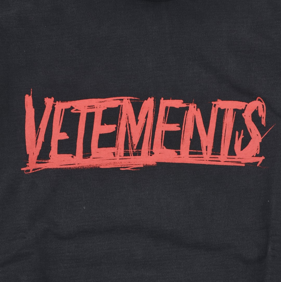 【VETEMENTS】WORLDTOUR LOGO HOODIE