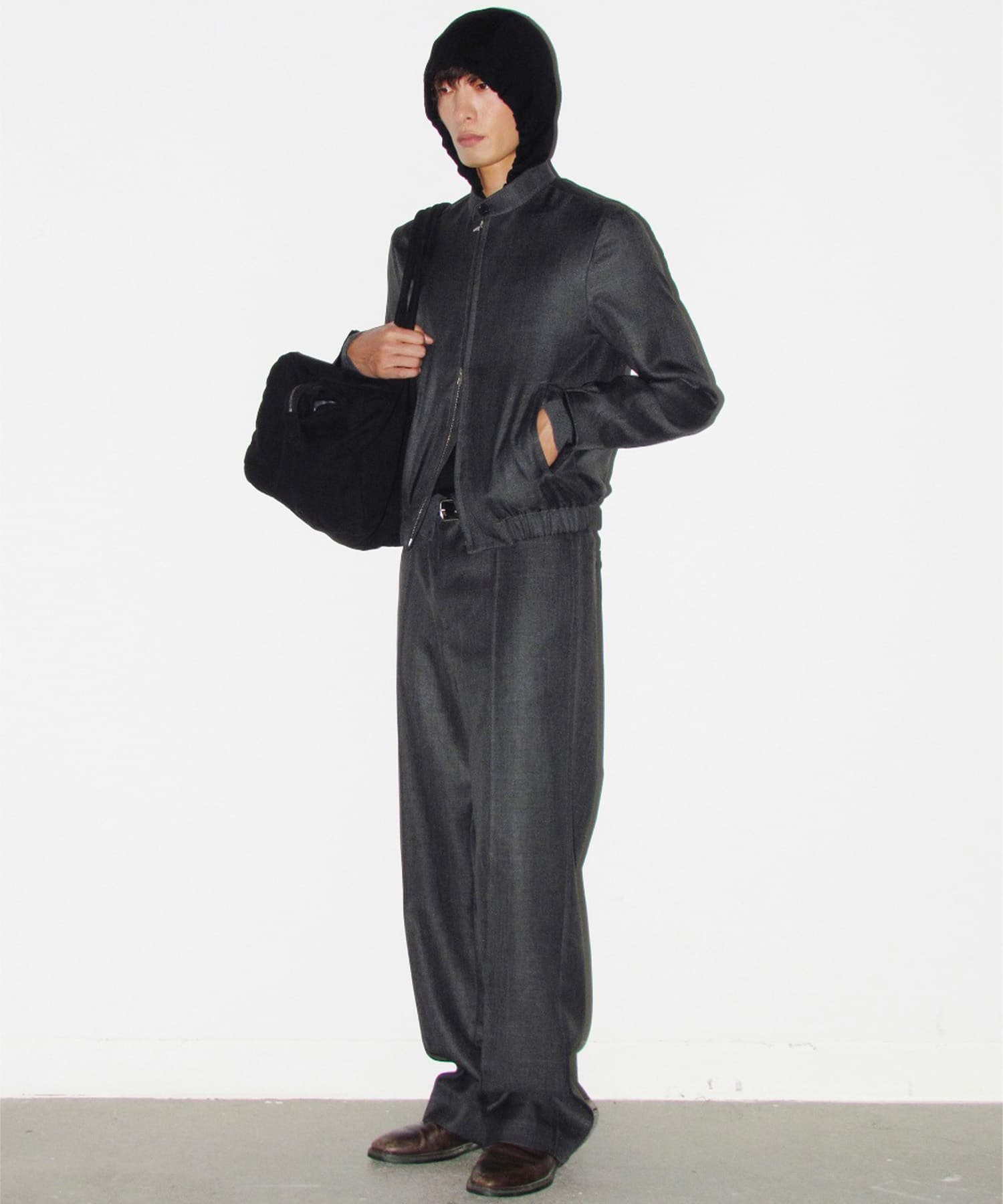 EE RELAXED LINE PIN-TUCK SLACKS / イーイー リラックス ライン ピンタック スラックス Charcoal S