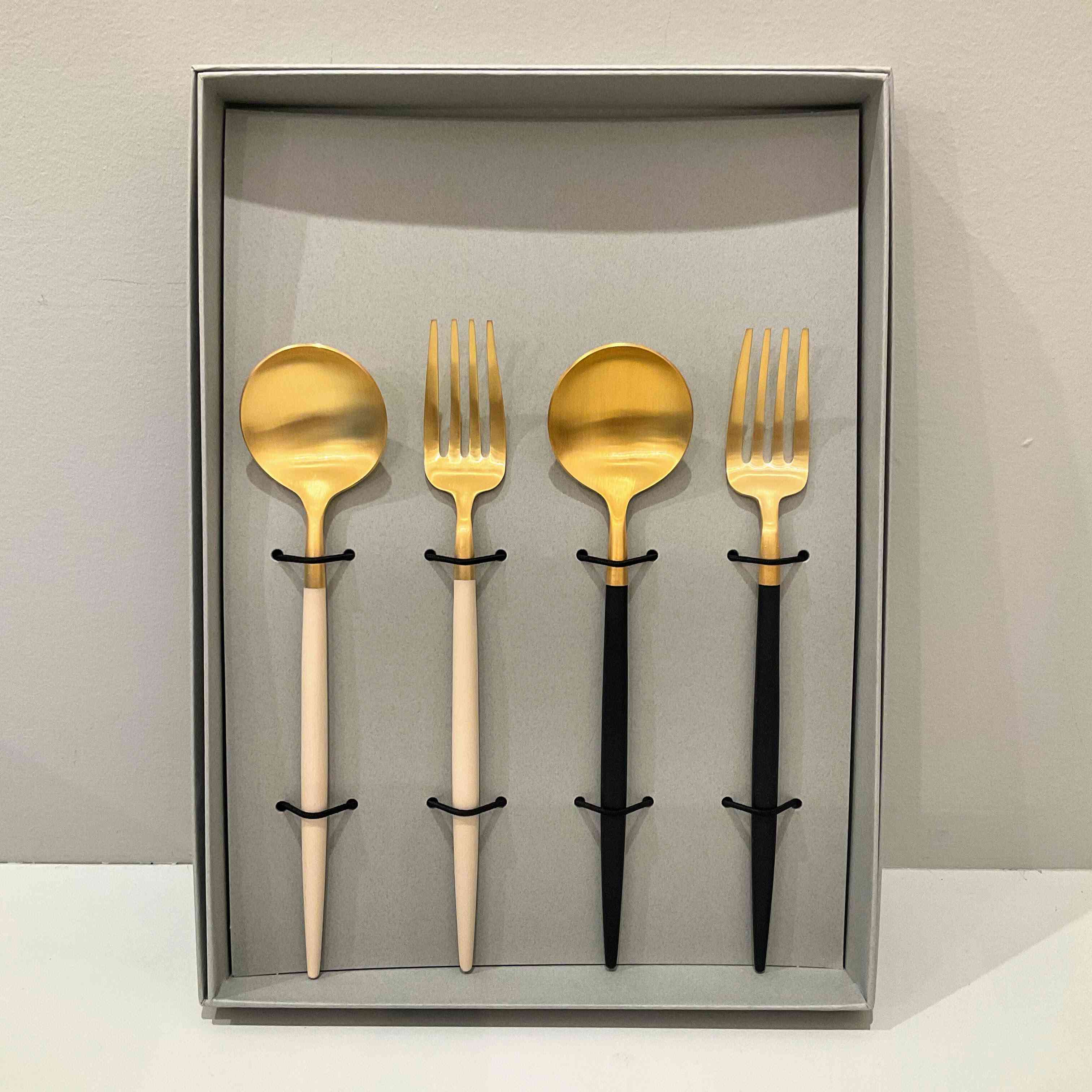 クチポール GOA デザート4点セット  アイボリー×ゴールド・ブラック×ゴールド BOX(グレー)あり（Cutipol GOA）G-25g アイボリー×ゴールド・ブラック×ゴールド