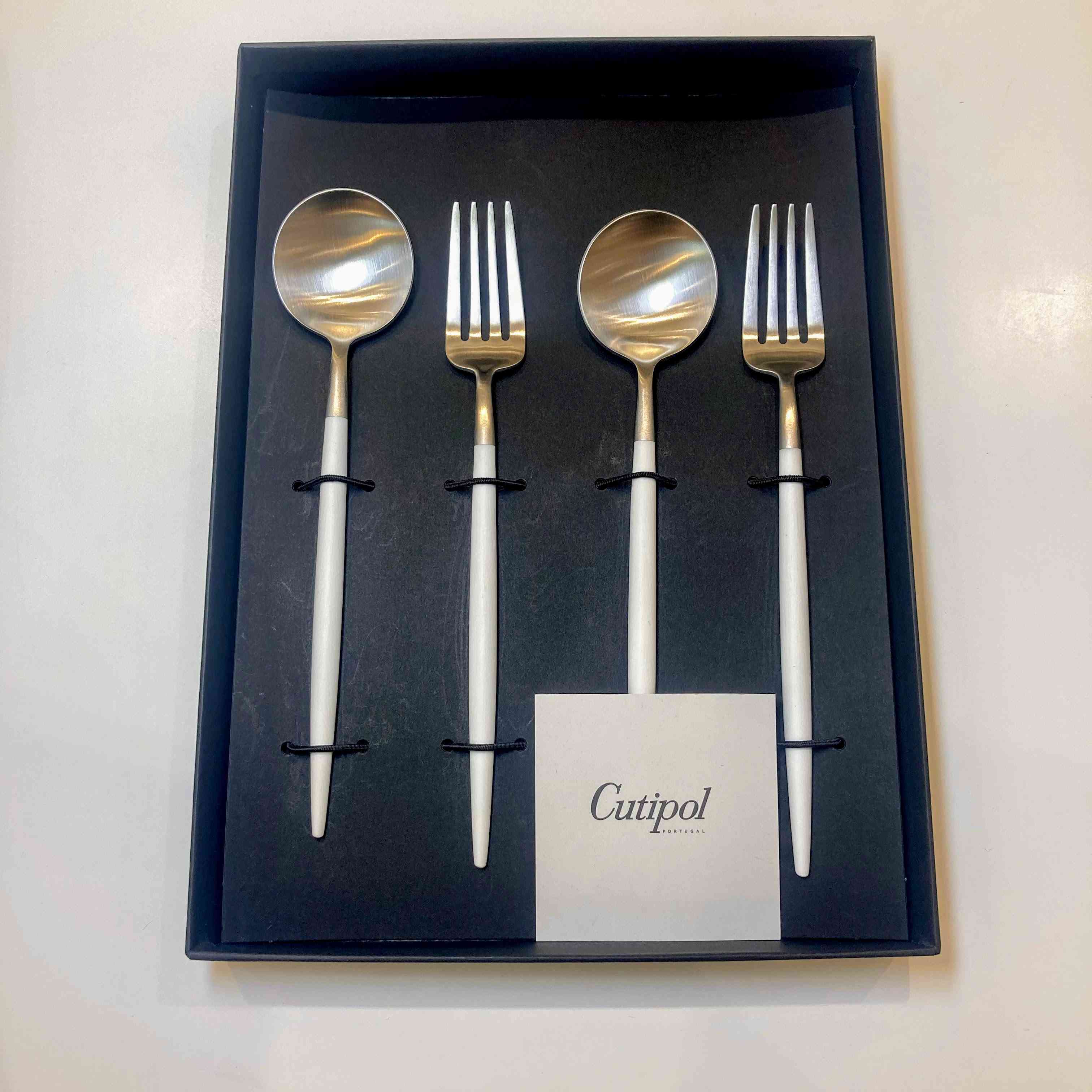 クチポール GOA デザート4点セット ホワイト×シルバー BOXあり（Cutipol GOA）G-31 ホワイト×シルバー