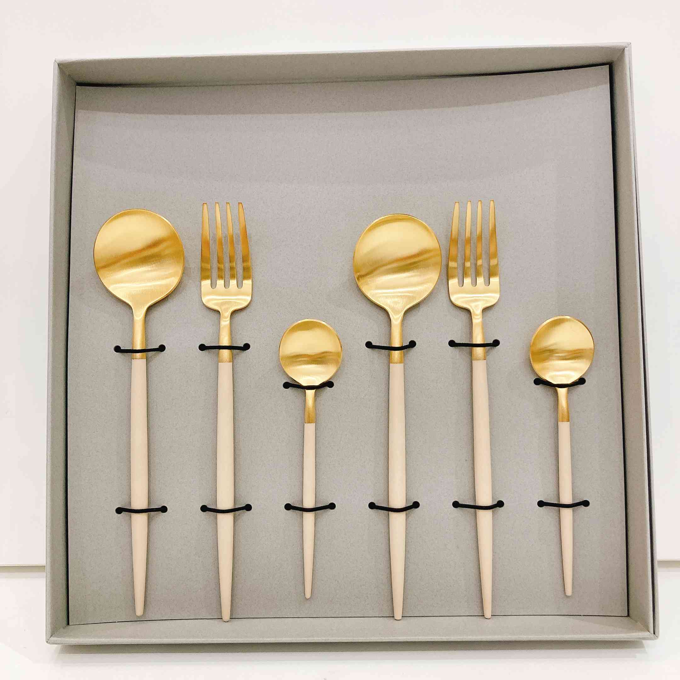 クチポール GOA デザート・ティースプーン6点セット アイボリー×ゴールド BOXあり（Cutipol GOA）G-34g アイボリー×ゴールド