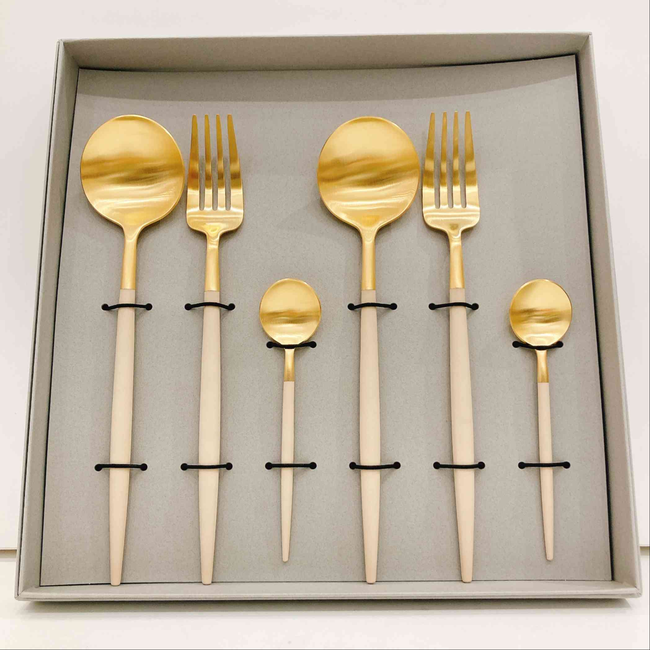 クチポール GOA テーブル・ティースプーン6点セット アイボリー×ゴールド BOX(グレー)あり（Cutipol GOA）G-78g アイボリー×ゴールド