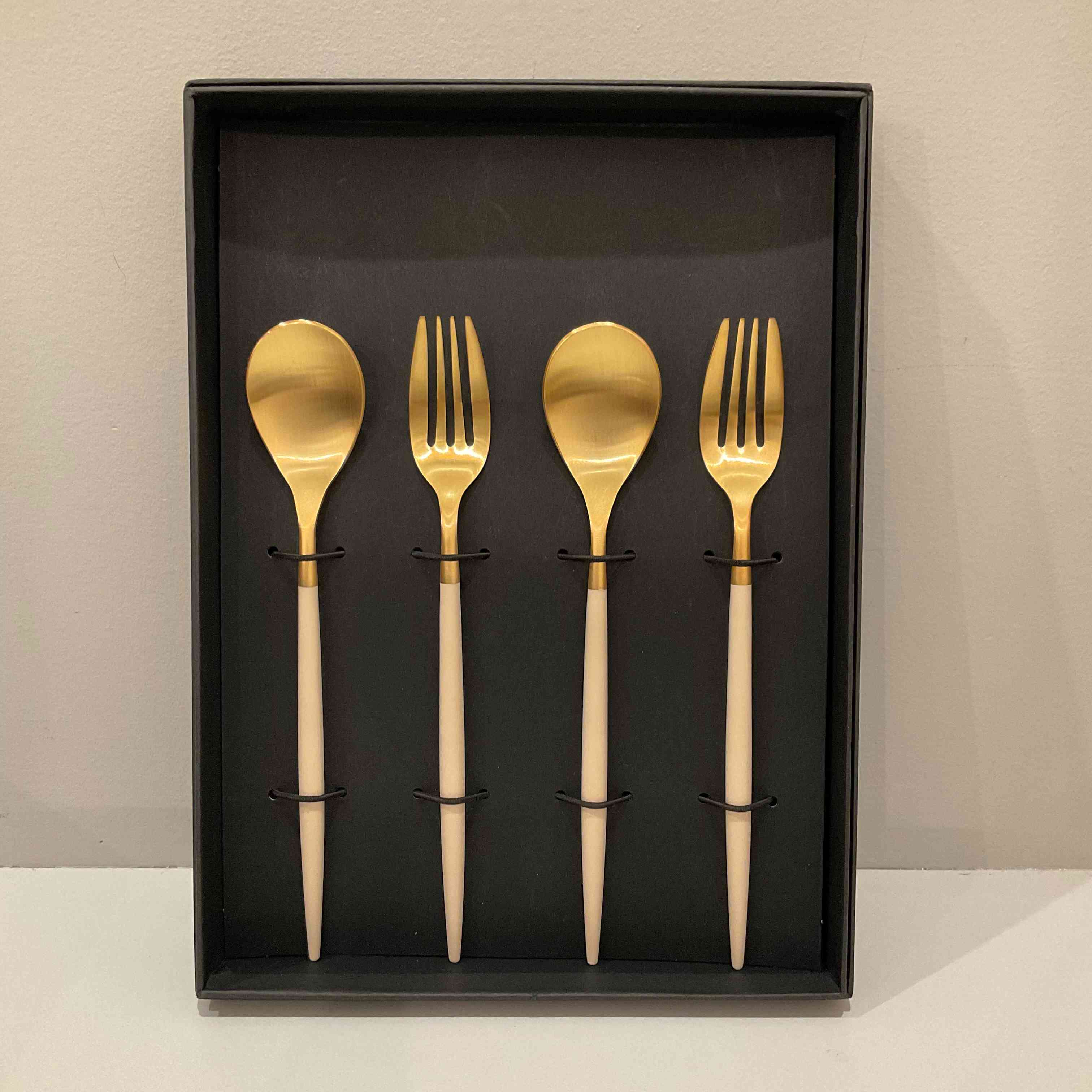 クチポール MIOデザート4点セット アイボリー×ゴールド BOXあり（Cutipol ）M-23 アイボリー×ゴールド