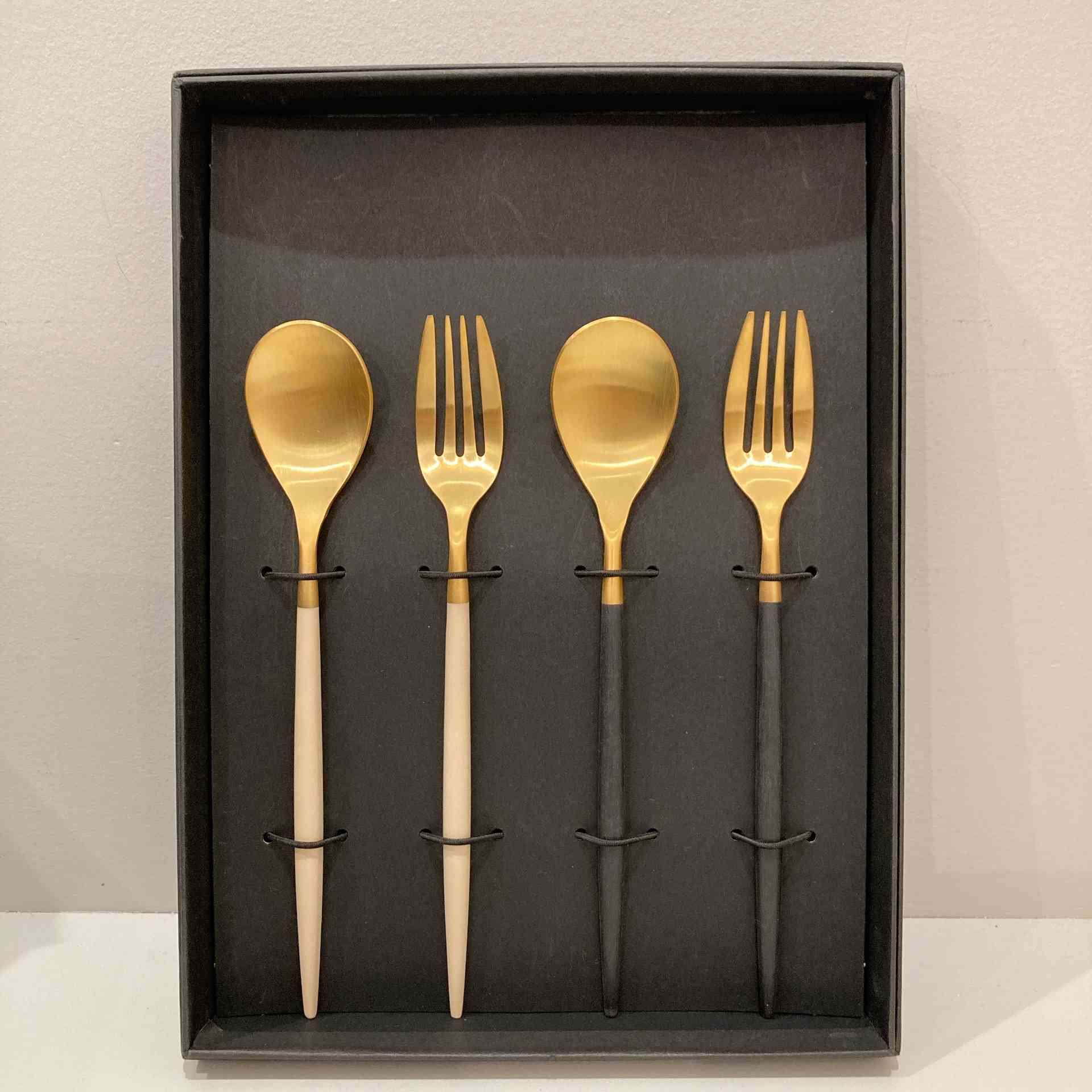 クチポール MIOデザート4点セット アイボリー×ゴールド・ブラック×ゴールド BOXあり（Cutipol ）M-29 アイボリー×ゴールド・ブラック×ゴールド