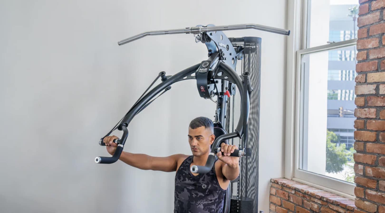 INSPIRE　M2　マルチジム ブラック 幅124cm　奥行165cm　高さ198cm