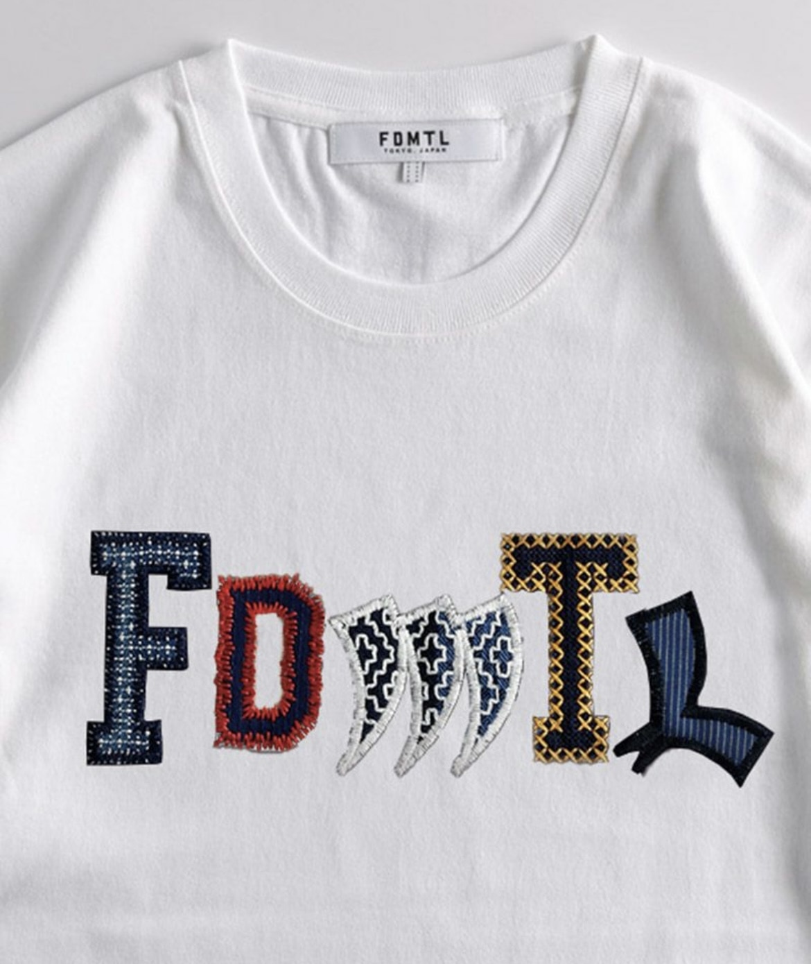 FDMTL(ファンダメンタル)/PATCHWORK LOGO TEE Tシャツ(FA24TE14) -24SS- WHITE 3