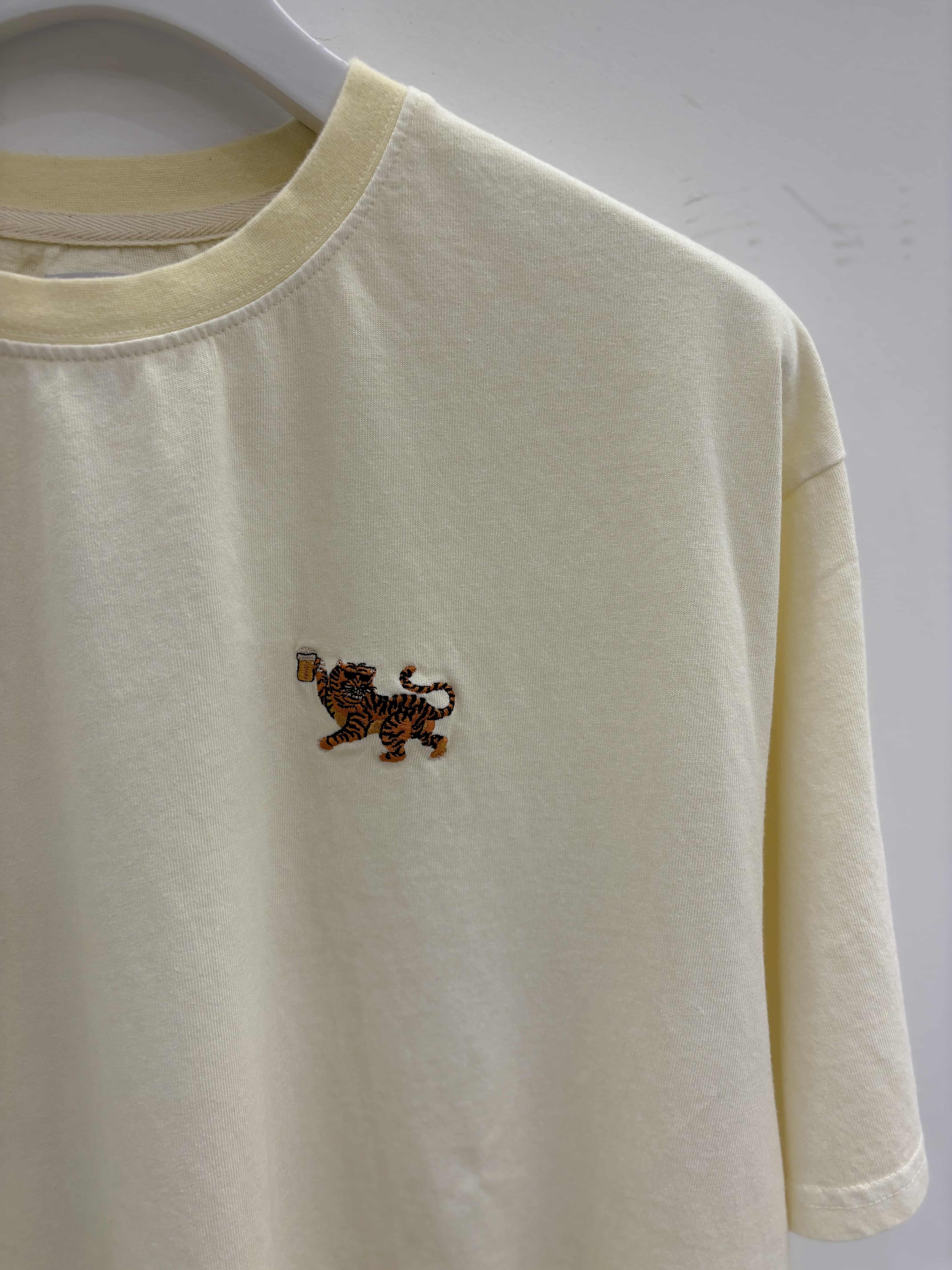 B omnivore/ビーオムニボー/BO 天竺ピグメント ワンポイント トラ刺繍 SS Tシャツ　刺繍　虎　ビール IVORY M