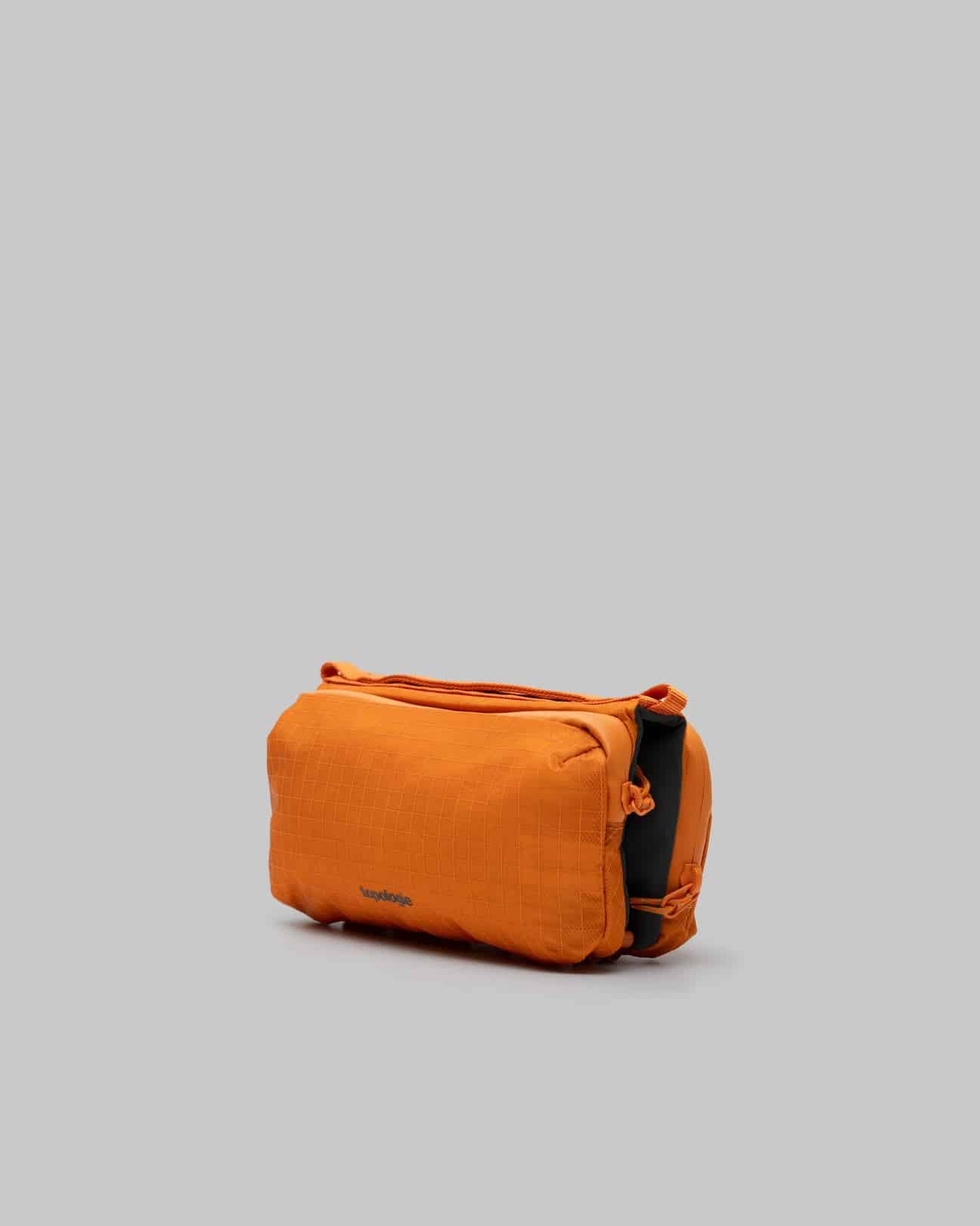 Topologie/トポロジー/Bottle Sacoche Medium（ボトル サコッシュミディアム） Burn Orange / Glazed Ripstop FREE