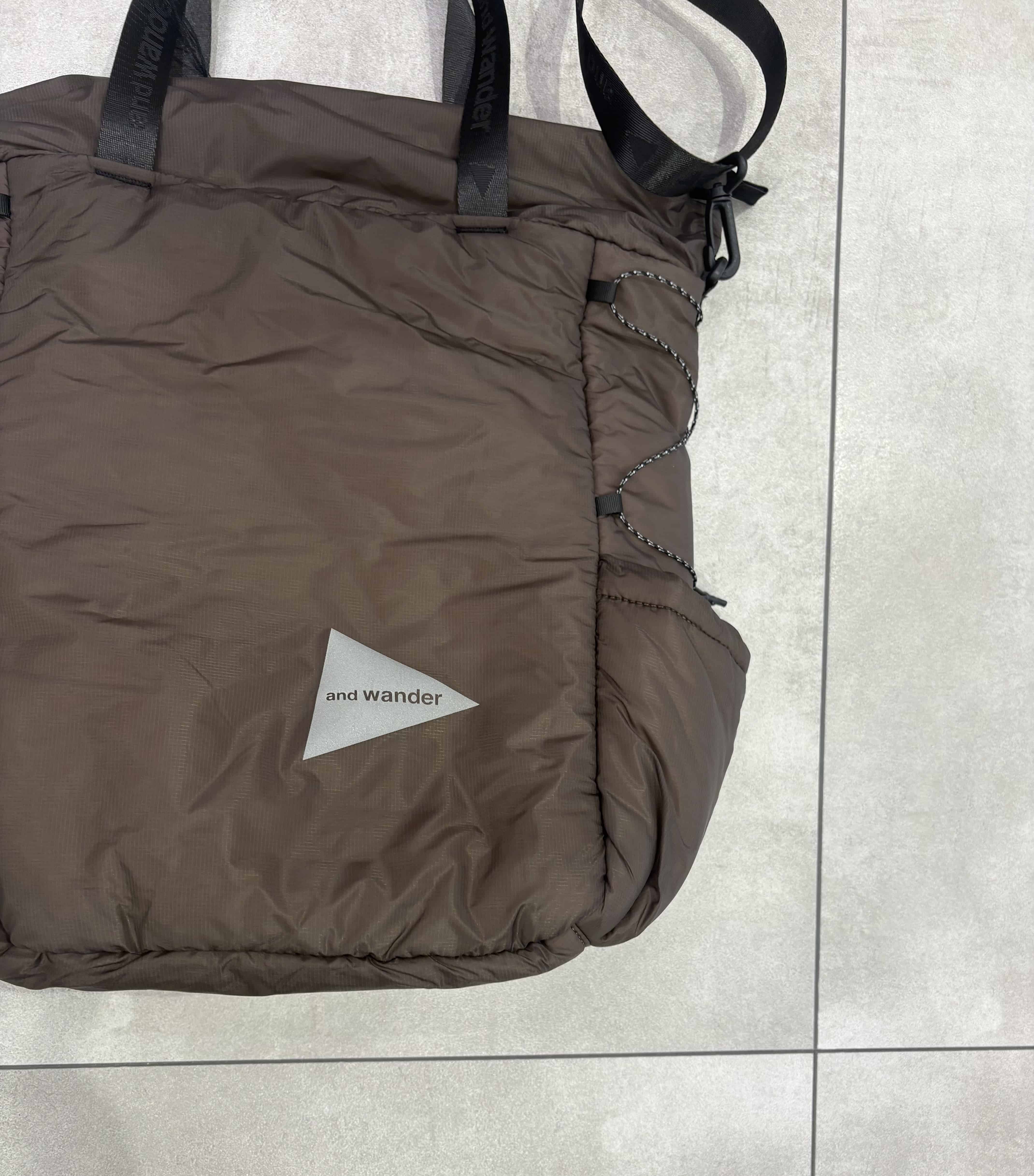 and wander/アンドワンダー/puffer mini ripstop tote bag パファーミニリップストップトートバッグ ブラウン FREE