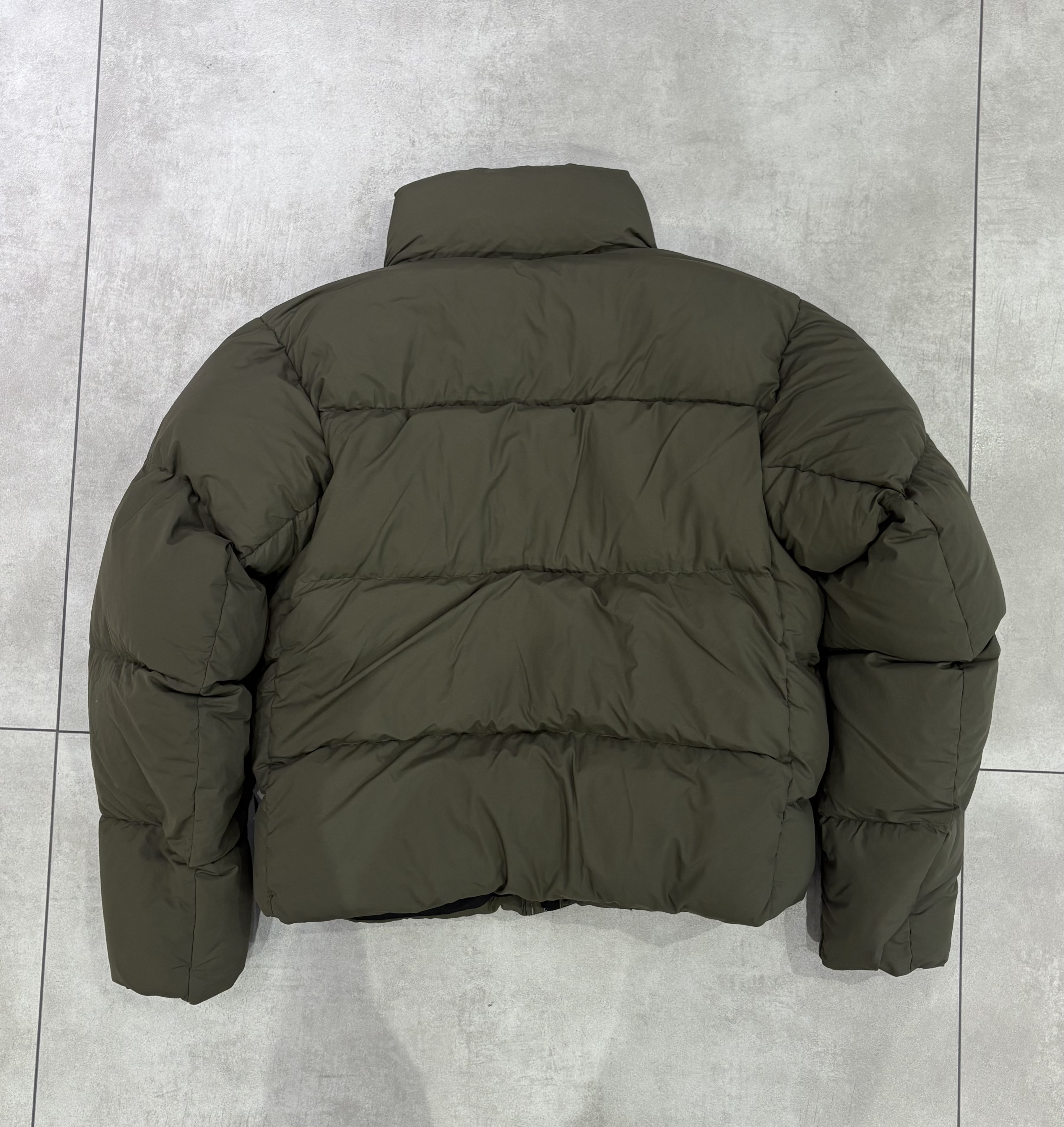 and wander/アンドワンダー/puffer down jacket　パファーダウンジャケット カーキ M