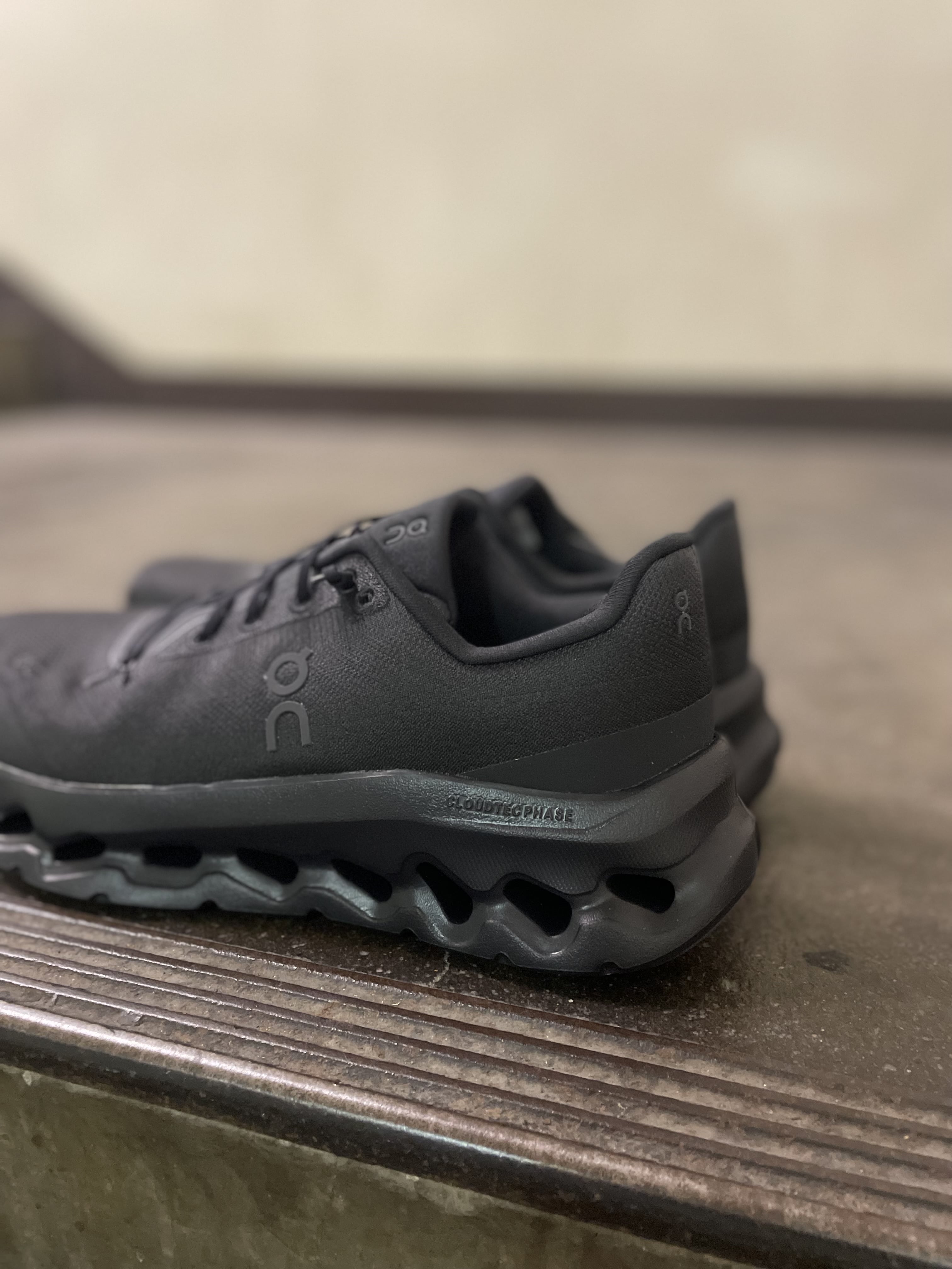 On/オン/Cloudtilt クラウドティルト(24cm BLACK)｜ ビーバー｜池袋 