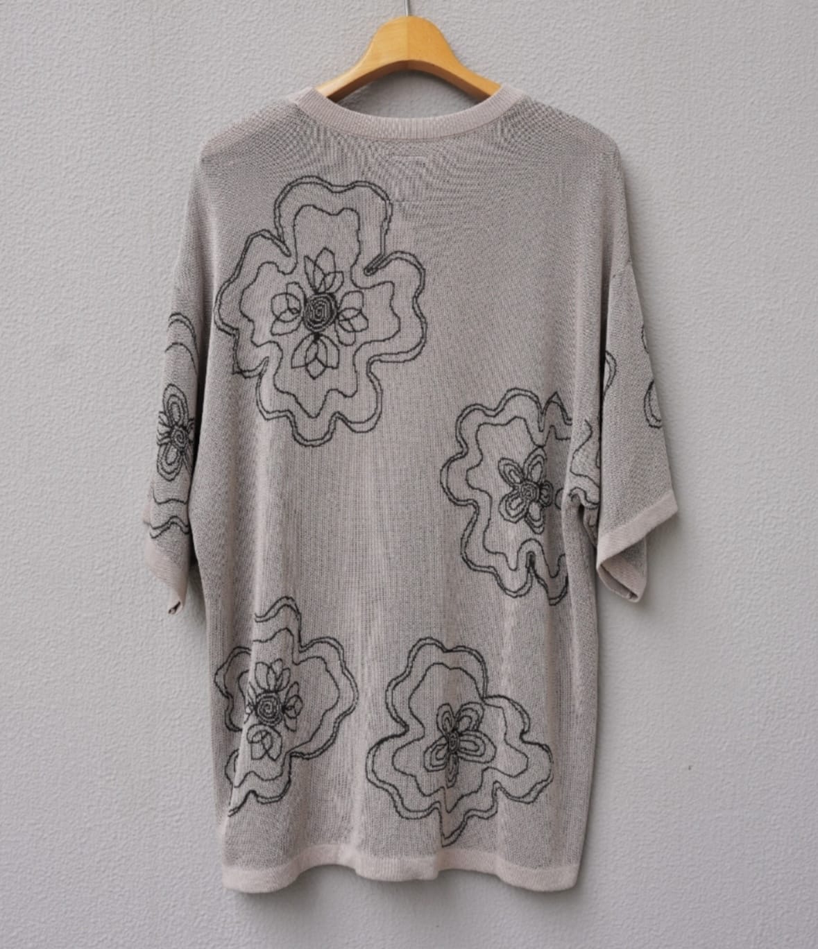 B omnivore/ビーオムニボー  RNフラワー総柄JQD クルーネックS/S グレー M