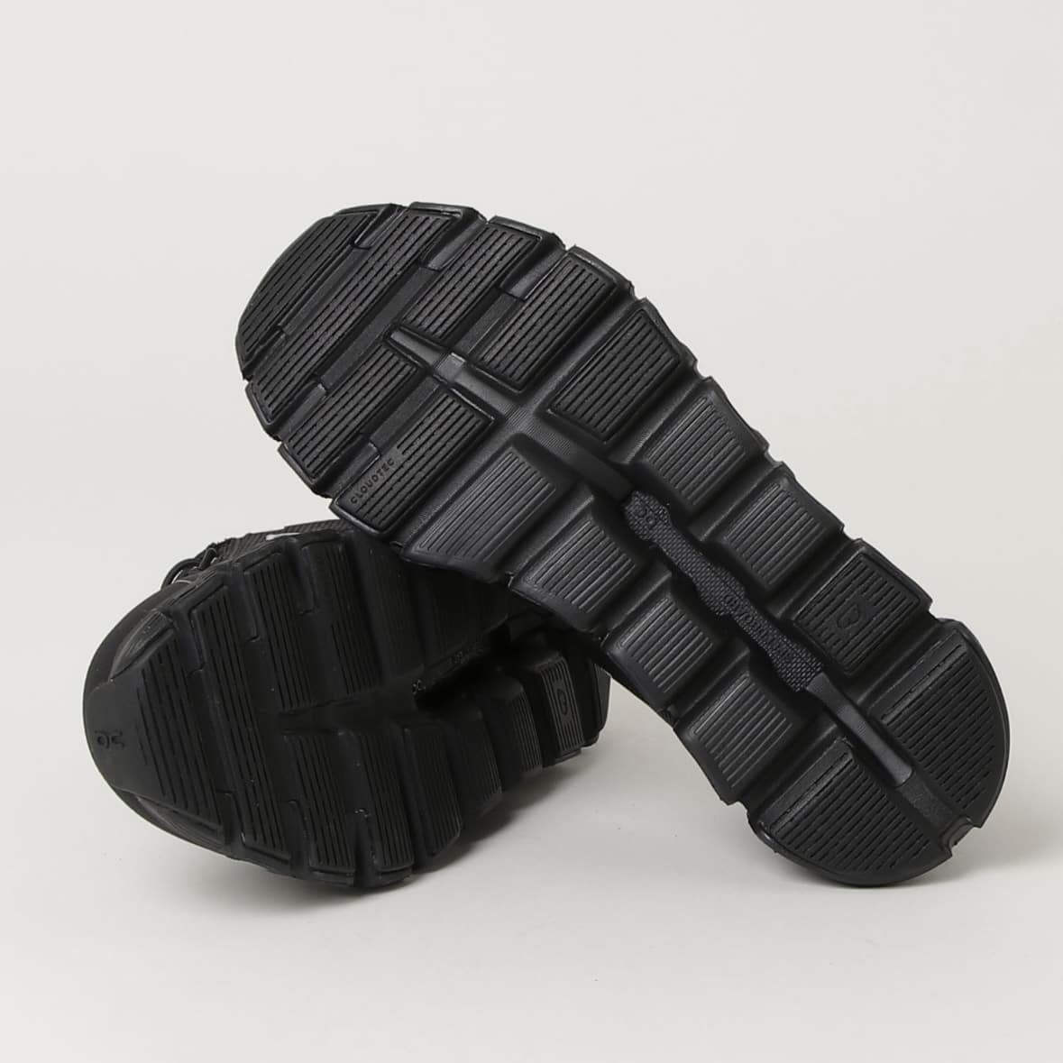 On/オン/Cloud6 クラウドシックス　BLACK ブラック men's US8(26cm)