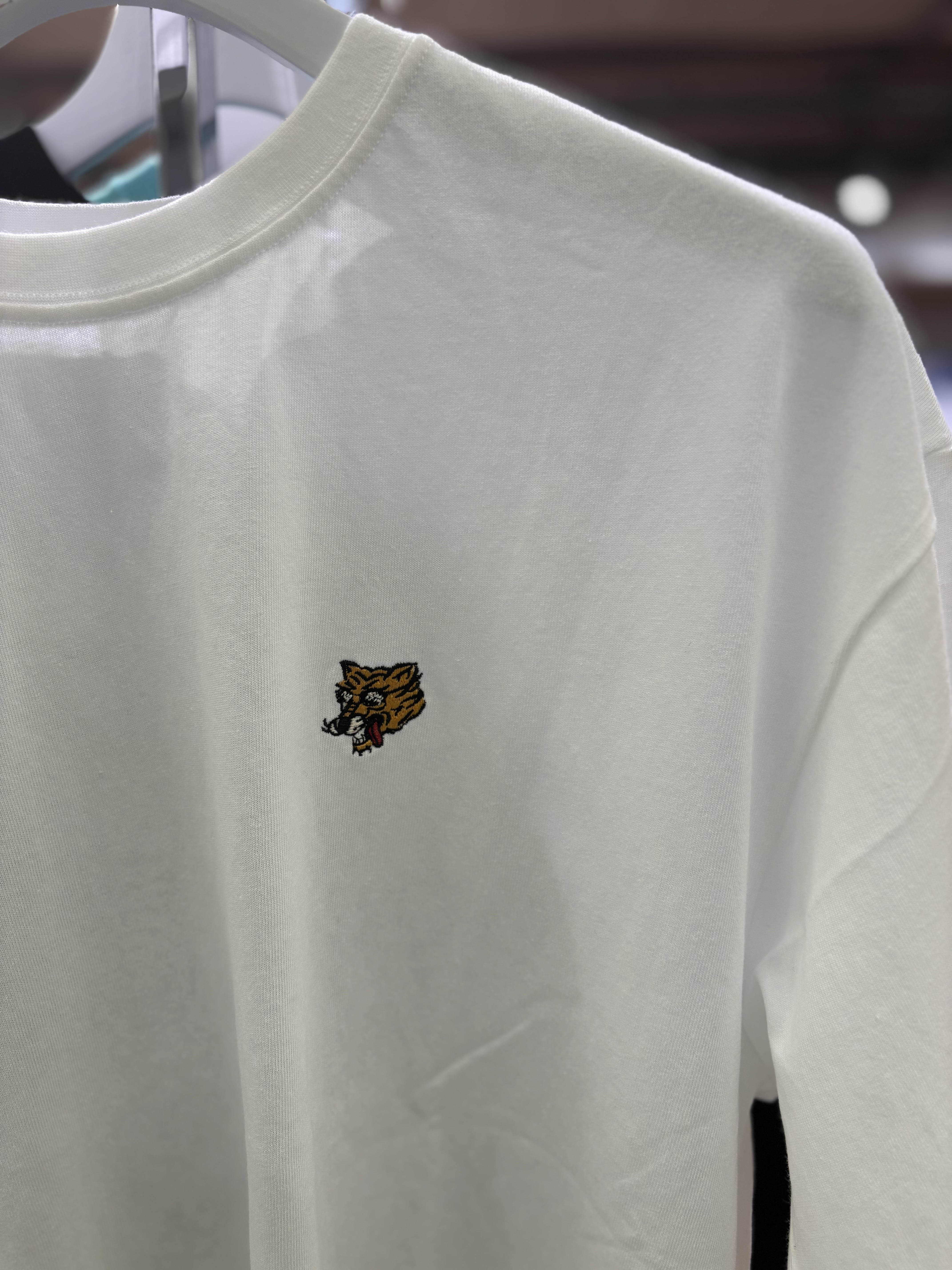 B omnivore/ビーオムニボー/16/10 E天竺 トラ刺繍 S/S TEE ホワイト M
