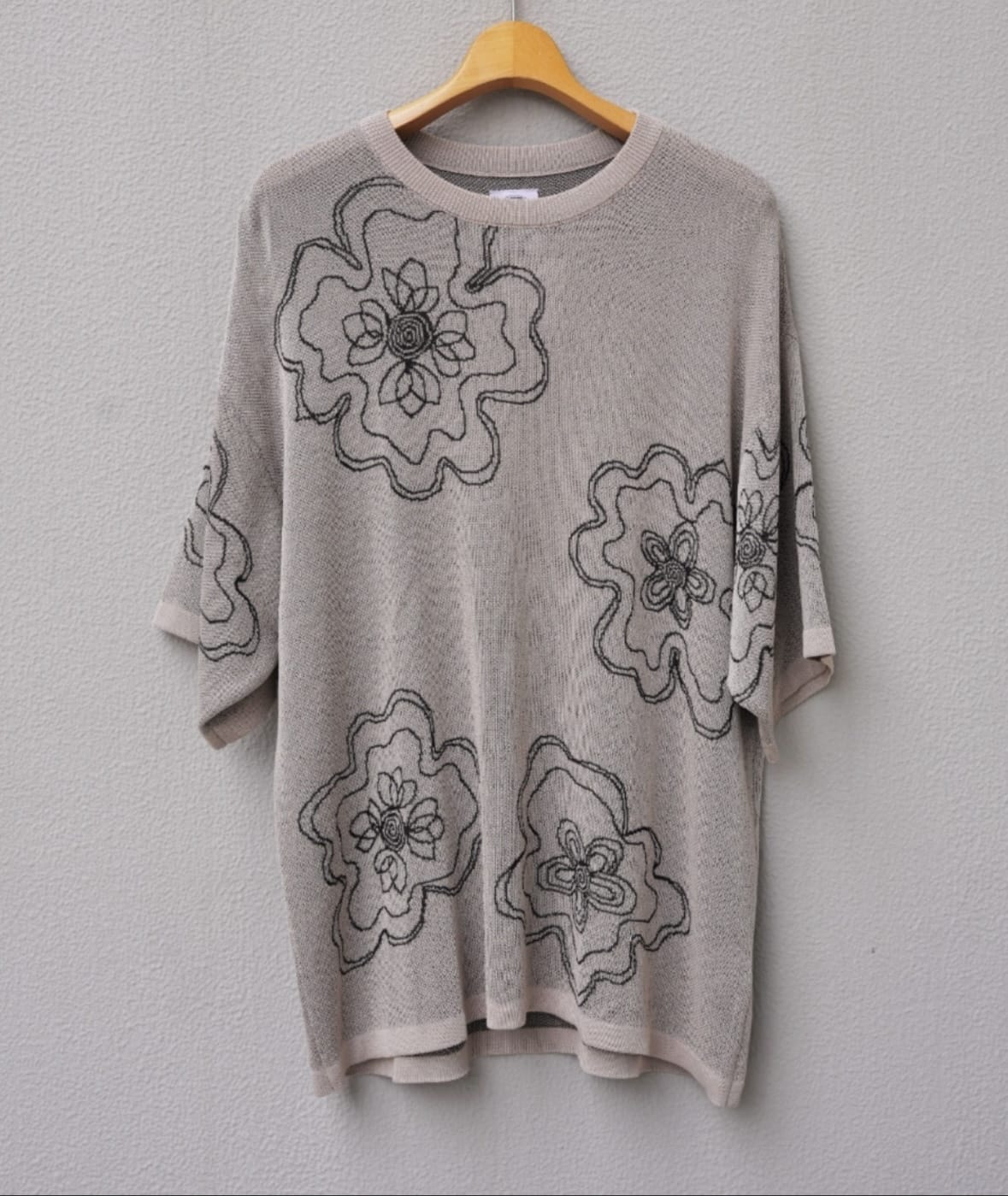 B omnivore/ビーオムニボー  RNフラワー総柄JQD クルーネックS/S グレー M