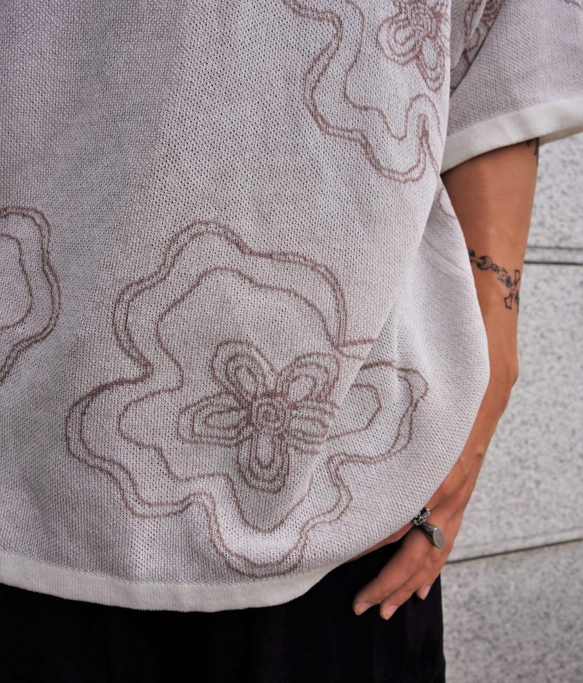 B omnivore/ビーオムニボー  RNフラワー総柄JQD クルーネックS/S ホワイト M