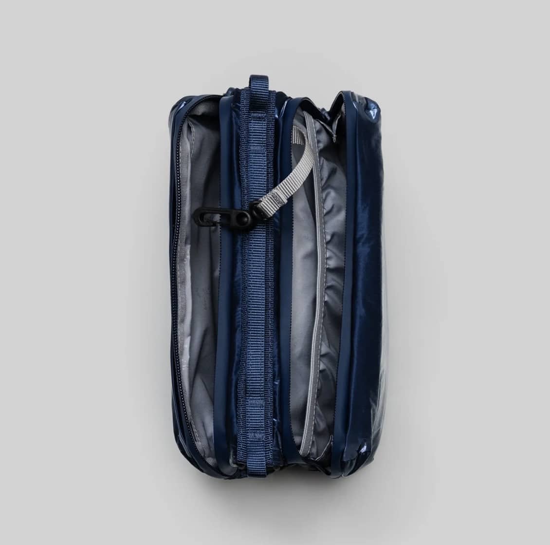 Topologie/トポロジー Bottle Sacoche ボトルサコッシュ【バッグ単体】 Marine Blue Metallic FREE