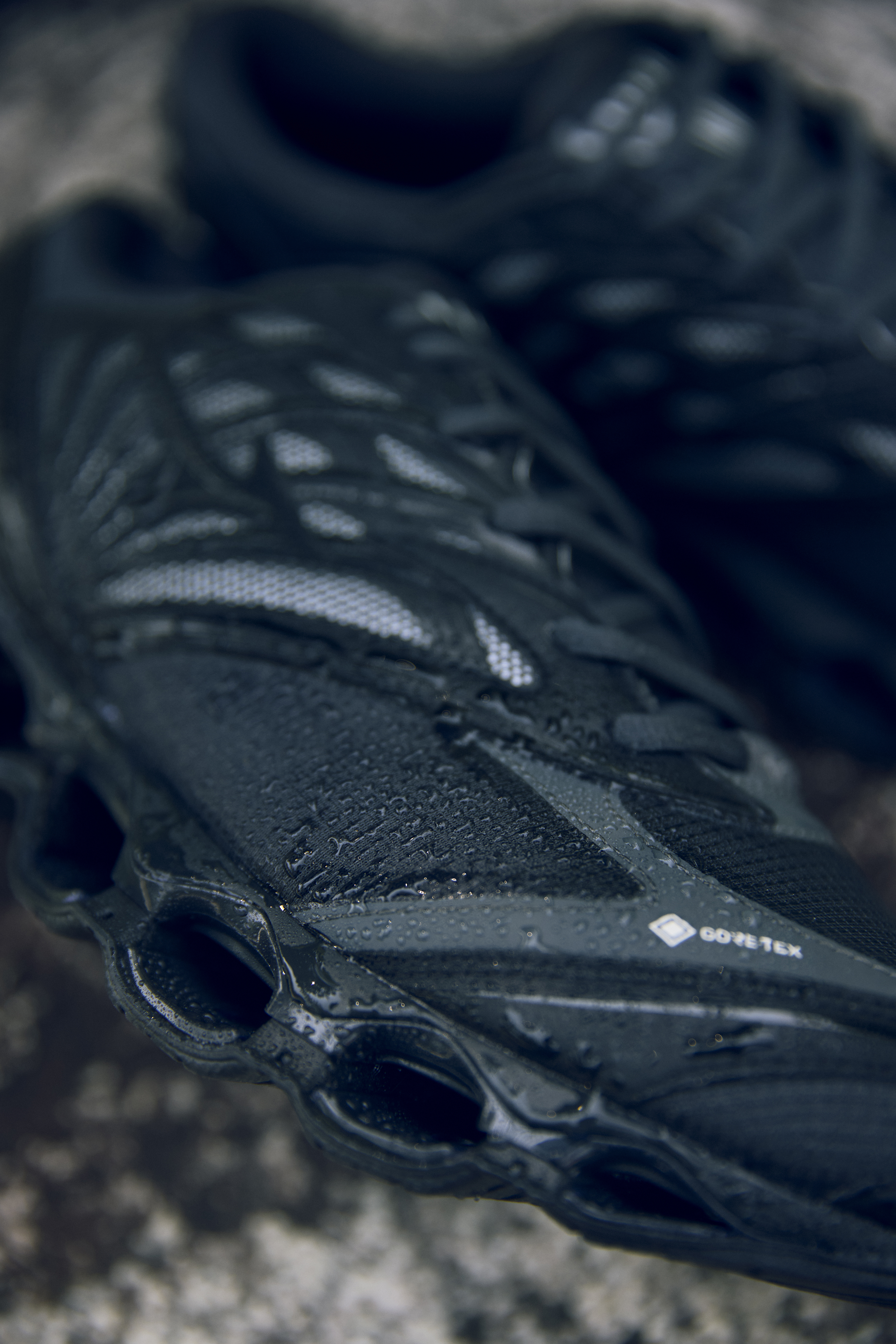 mizuno/ミズノ　WAVE PROPHECY LS GTX　ウェーブプロフェシーLSゴアテックス　スニーカー　防水　メンズ　レディース BLACK 23.5cm