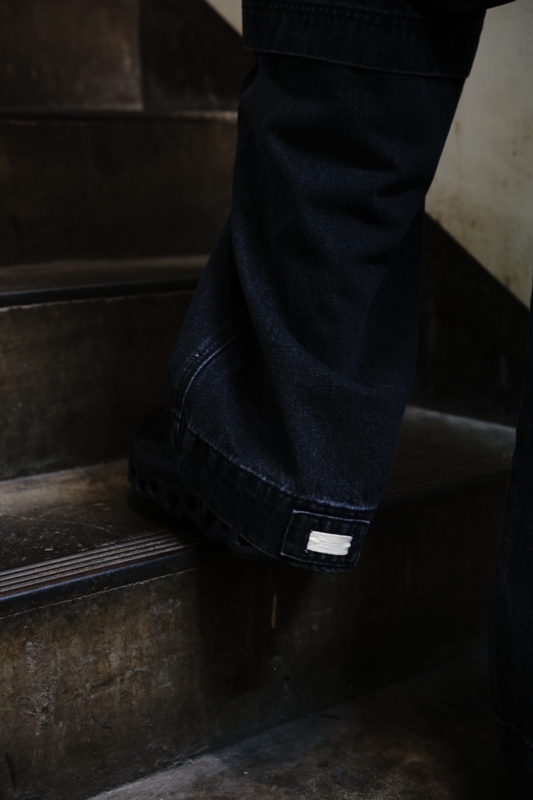 B omnivore/ビーオムニボー  BLACK DENIM CARGO PANTS　ブラックデニムカーゴパンツ BLACK S