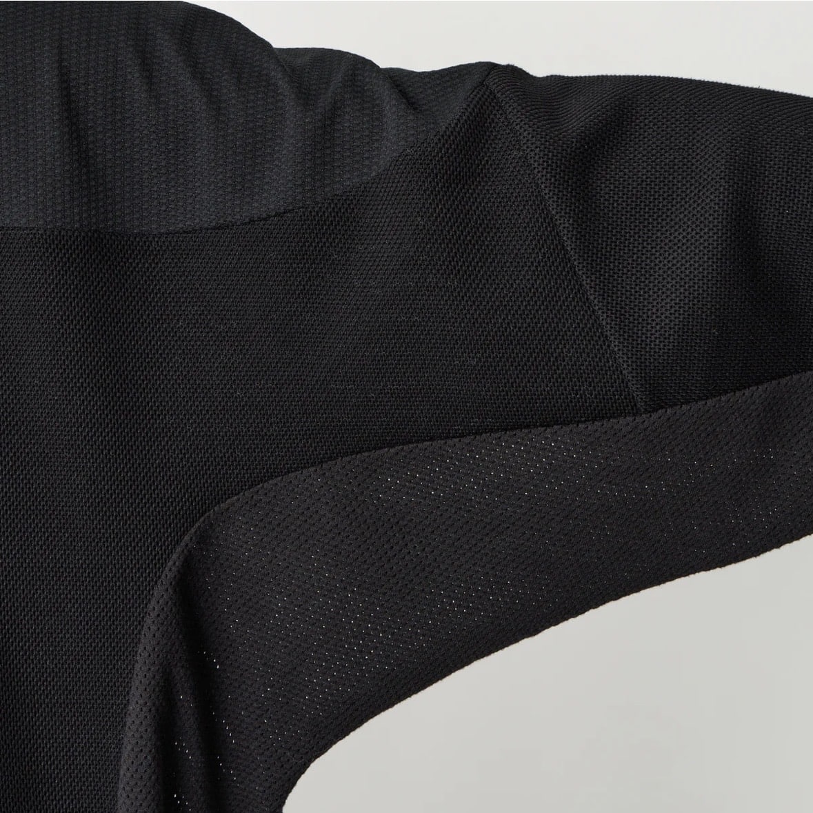 White Mountaineering/ホワイトマウンテニアリング/RAGLAN OVERSIZE PULLOVER BLACK 1