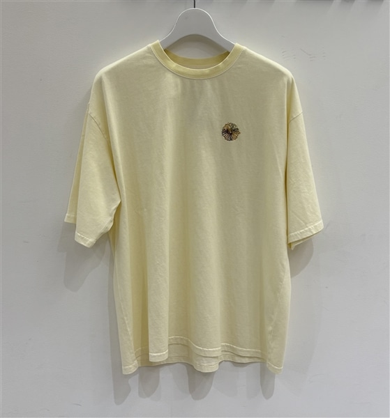 B omnivore/ビーオムニボー/BO 天竺ピグメント ワンポイント フラワー刺繍 SS Tシャツ　刺繍　花 IVORY M