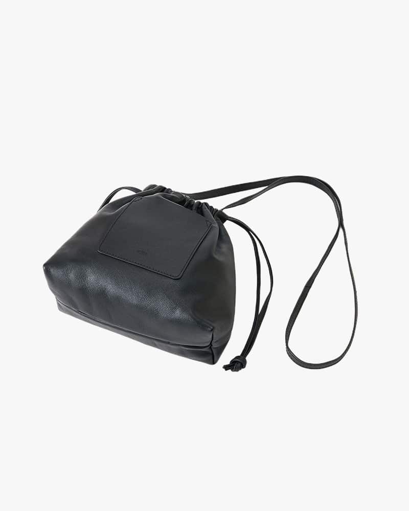 ONE.  LEATHER KINCHAKU SHOULDER BAG -BLACK- BLACK ONE SIZE