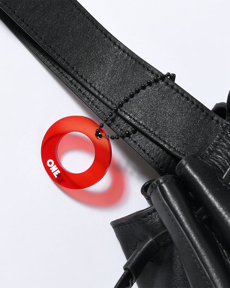 ONE.  ONE HANDLE LEATHER HAND BAG -BLACK- BLACK ONE SIZE