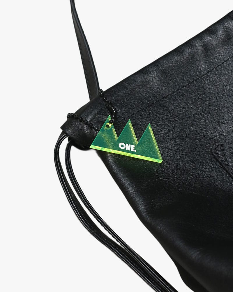 ONE.  LEATHER KINCHAKU SHOULDER BAG -BLACK- BLACK ONE SIZE