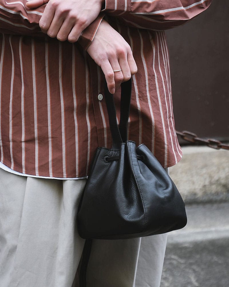 ONE.  ONE HANDLE LEATHER HAND BAG -BLACK- BLACK ONE SIZE
