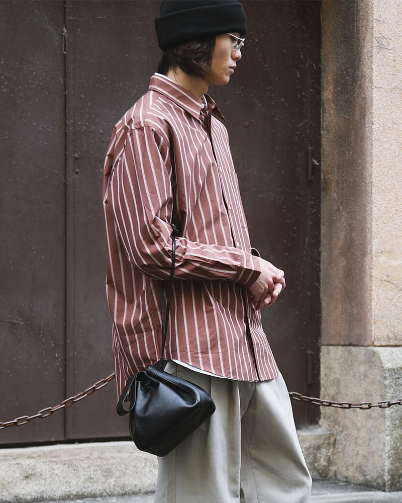 ONE.  ONE HANDLE LEATHER HAND BAG -BLACK- BLACK ONE SIZE