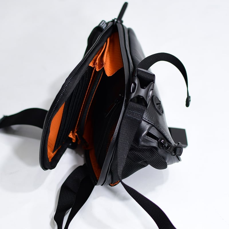 BROSKI AND SUPPLY  ADJUST MULTI WALLET SHOULDER BLACK ONE SIZE