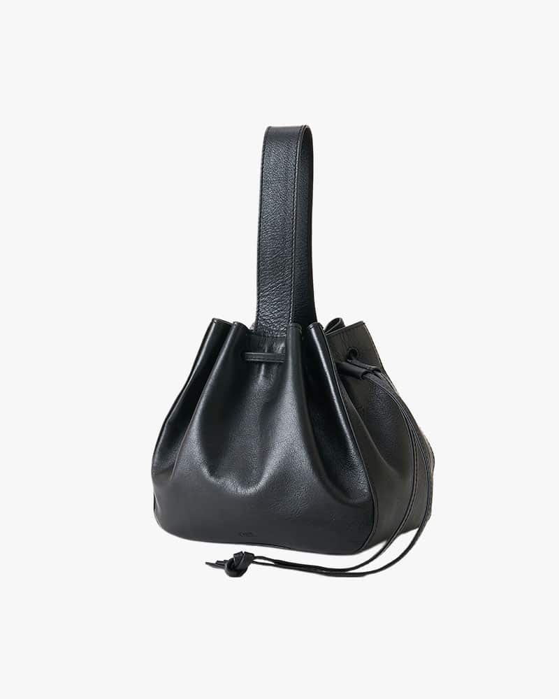 ONE.  ONE HANDLE LEATHER HAND BAG -BLACK- BLACK ONE SIZE