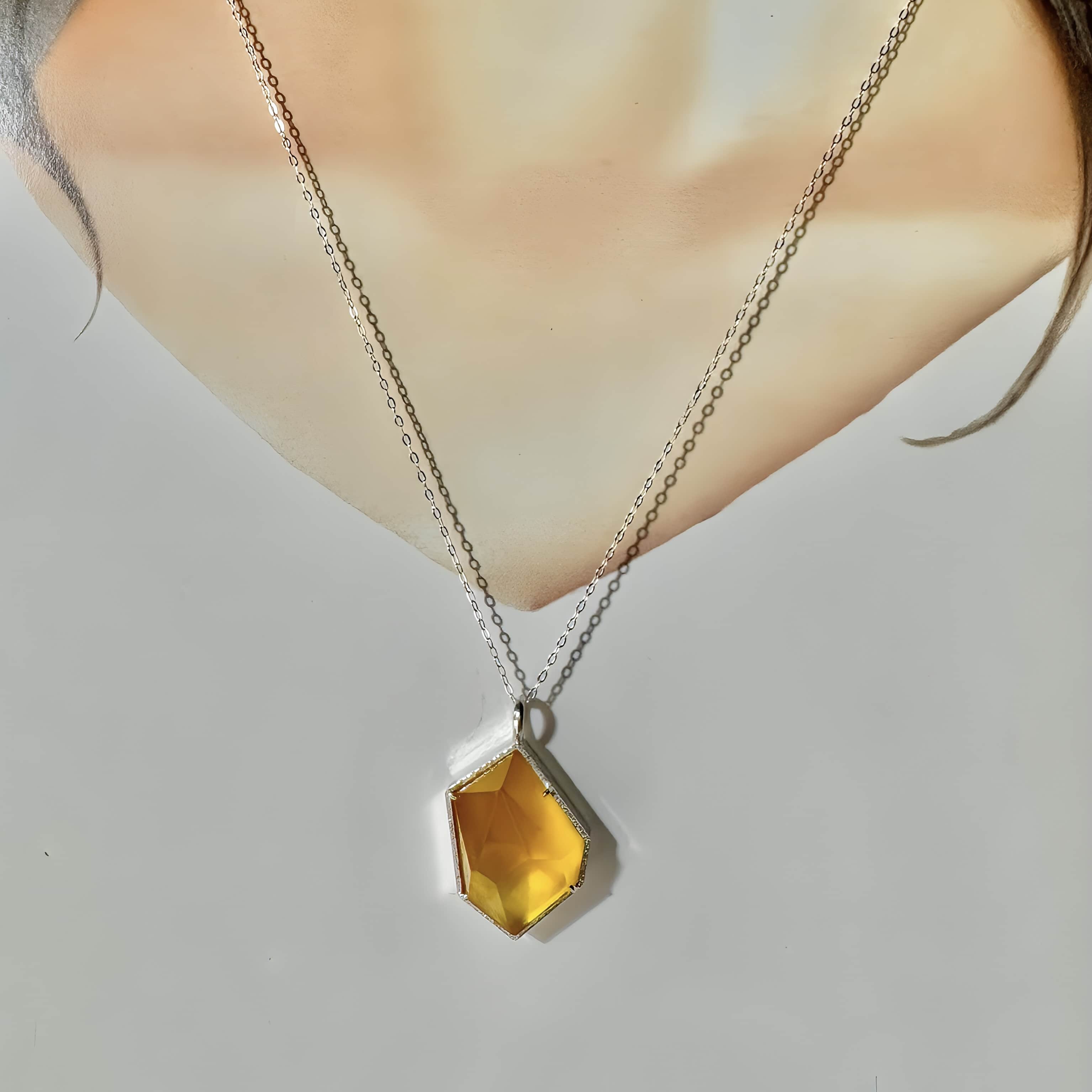 イエローオパール <ペンダント>