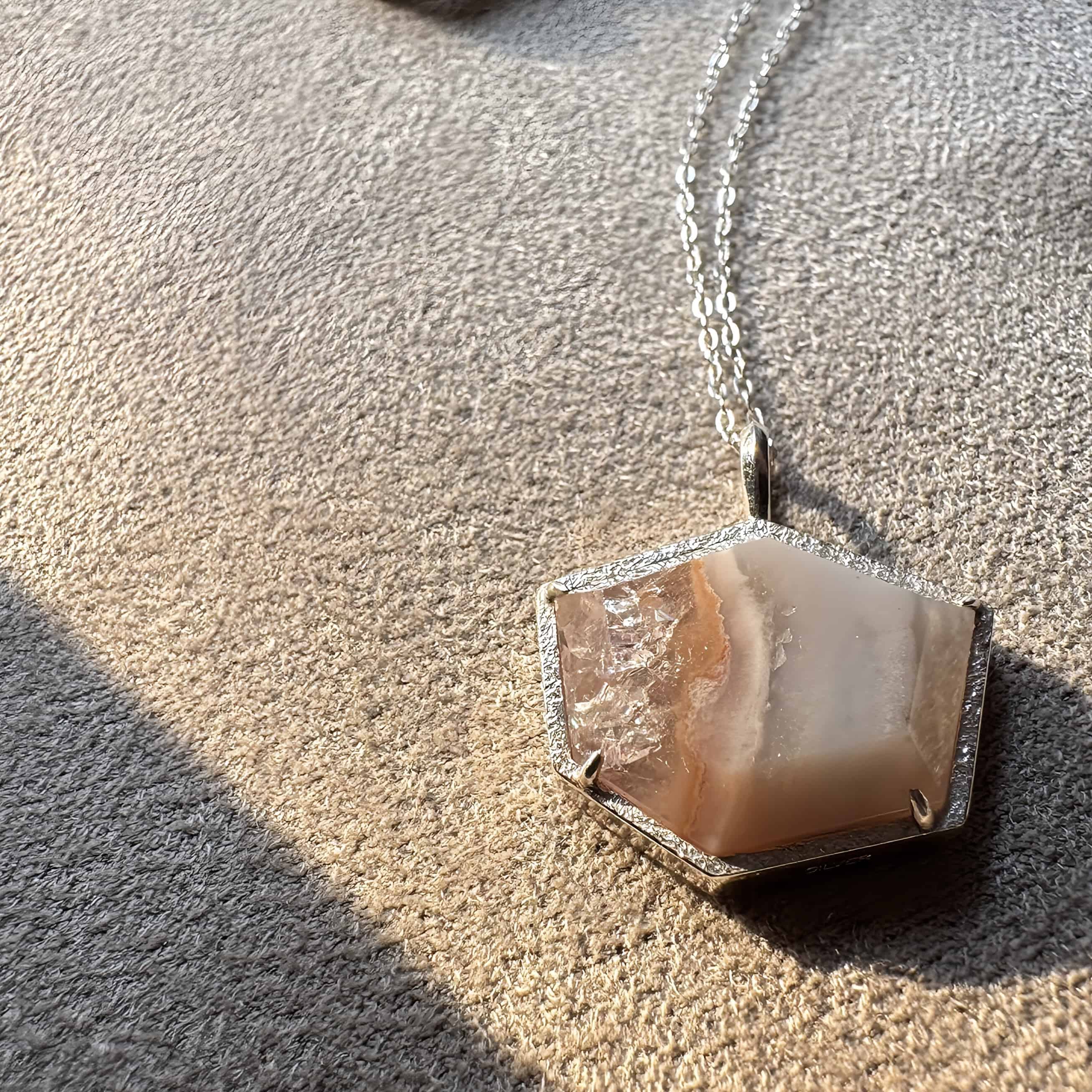 結晶メノウ <ペンダント>