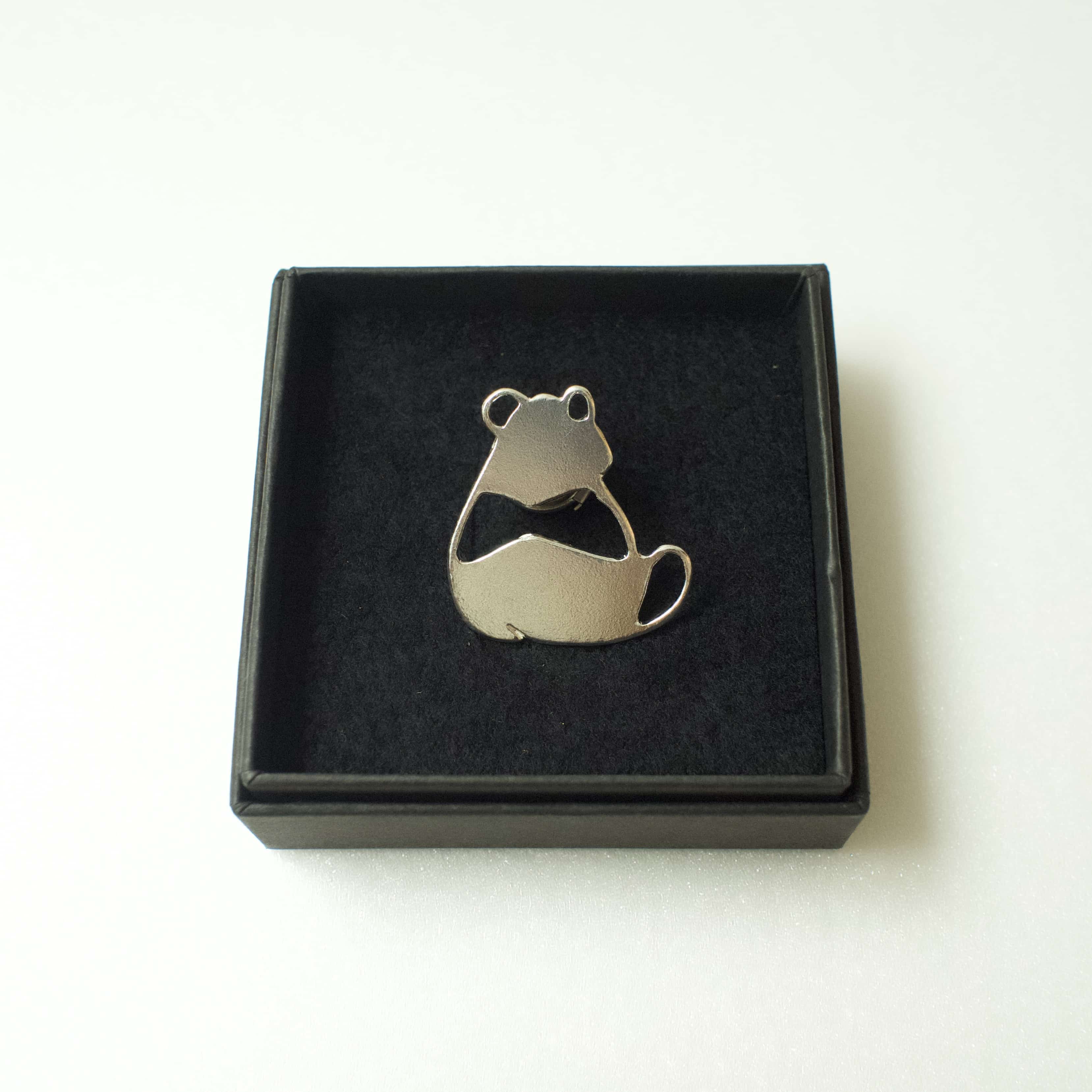 Ryutoan　パンダの背中ピンブローチ