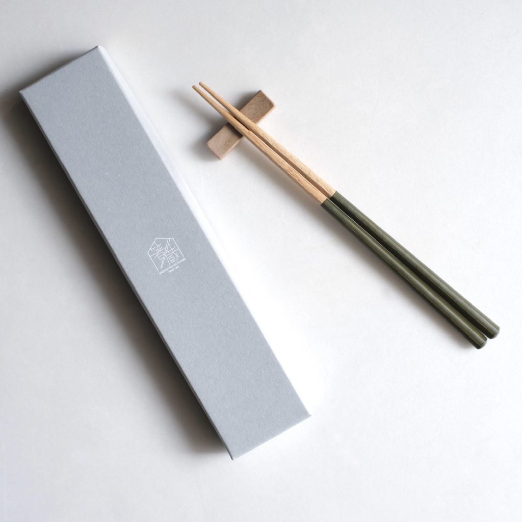 箸蔵まつかん　八角箸（箸置き・箱付） 浜色
