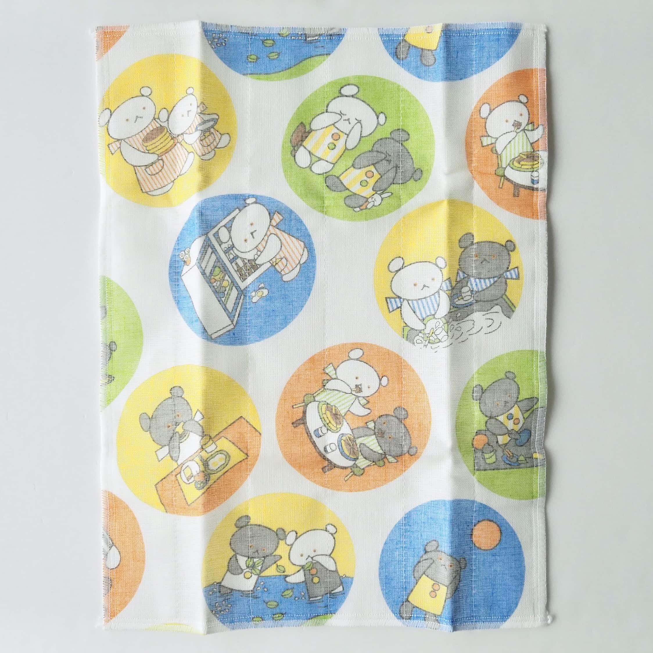 こぐまちゃんやしろくまちゃんの愛らしい姿。