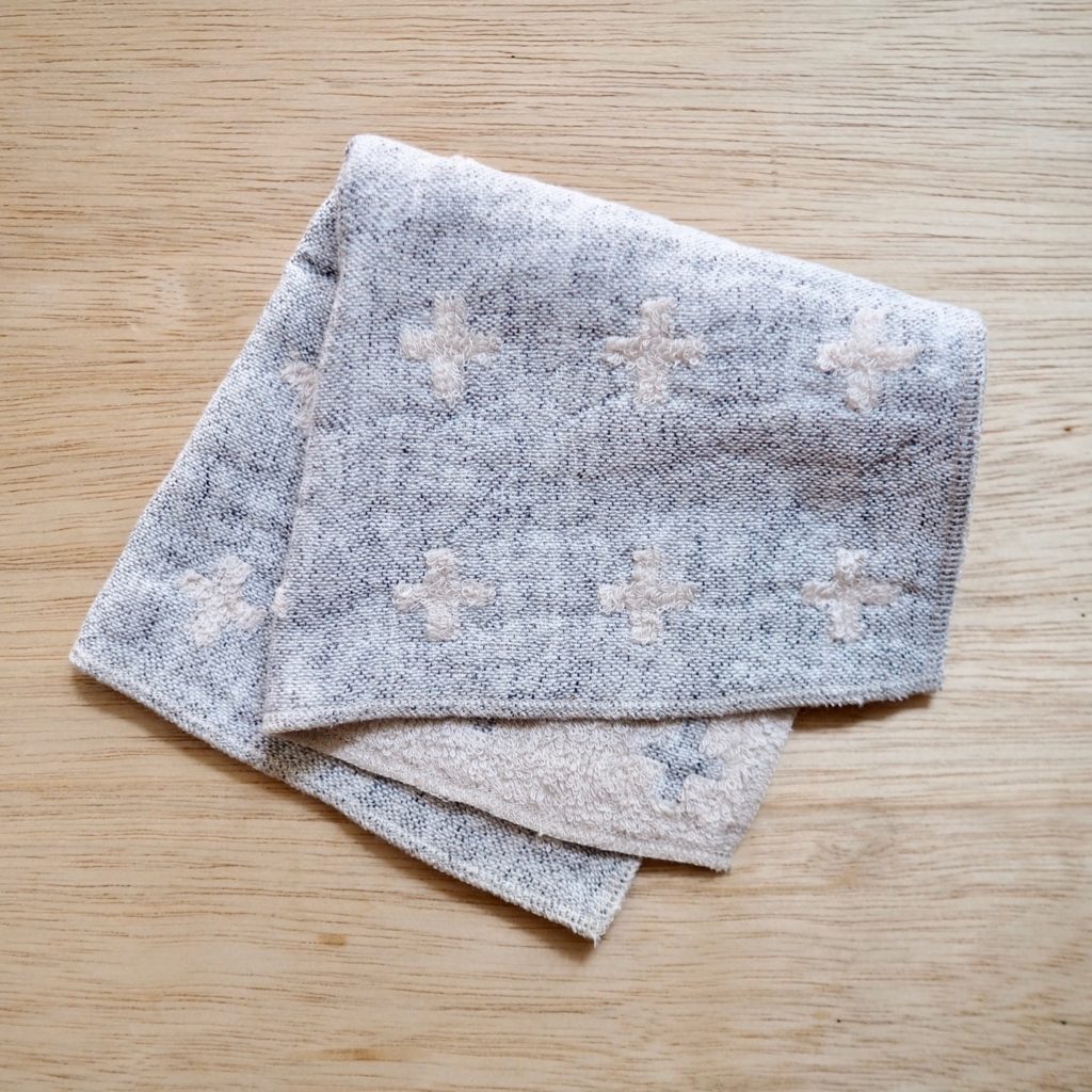 チャコールグレー