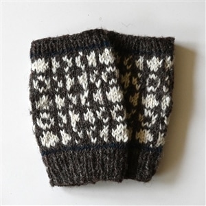 ダークブラウン