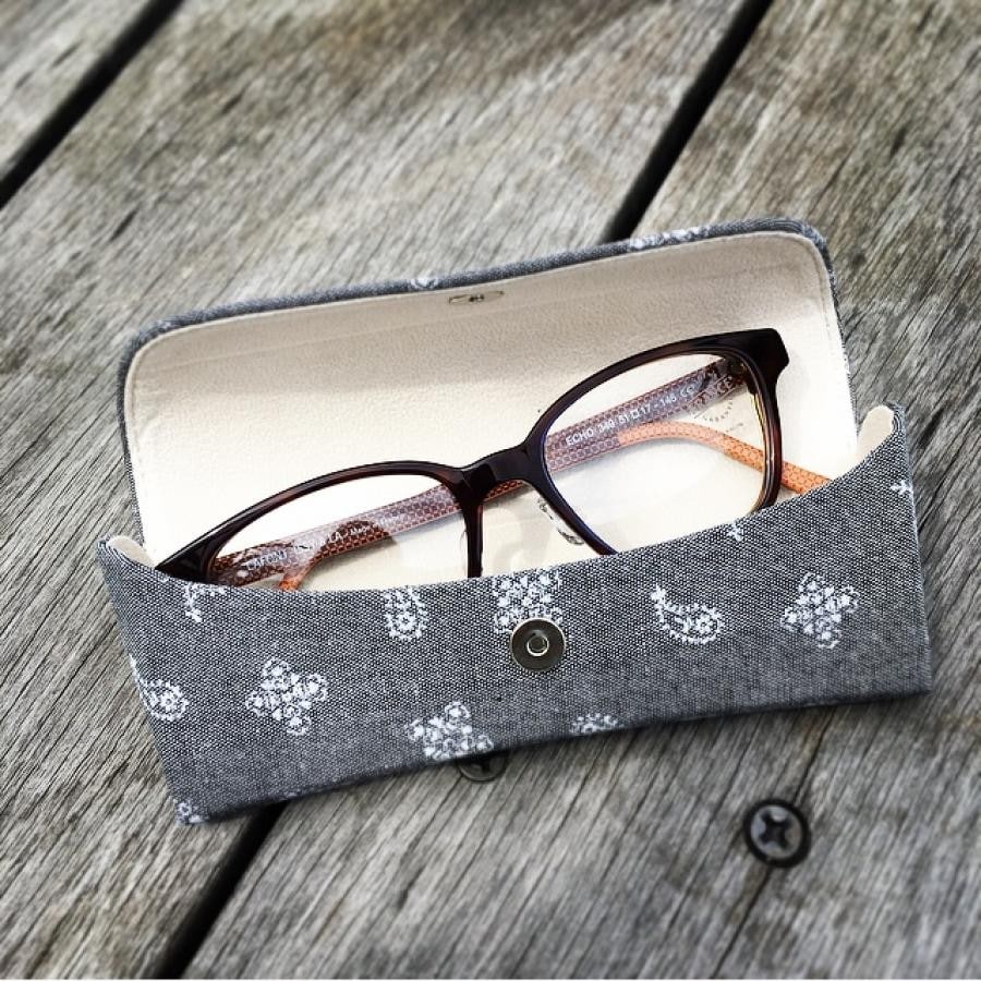 ペイズリー柄のメガネケース | Iwaki別注 M-DUNGARE LIGHT BLUE ONE SIZE