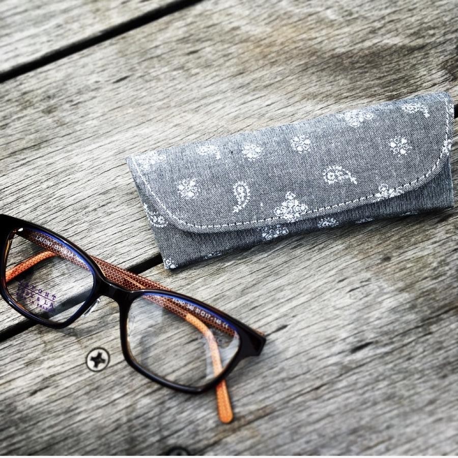 ペイズリー柄のメガネケース | Iwaki別注 M-DUNGARE LIGHT BLUE ONE SIZE